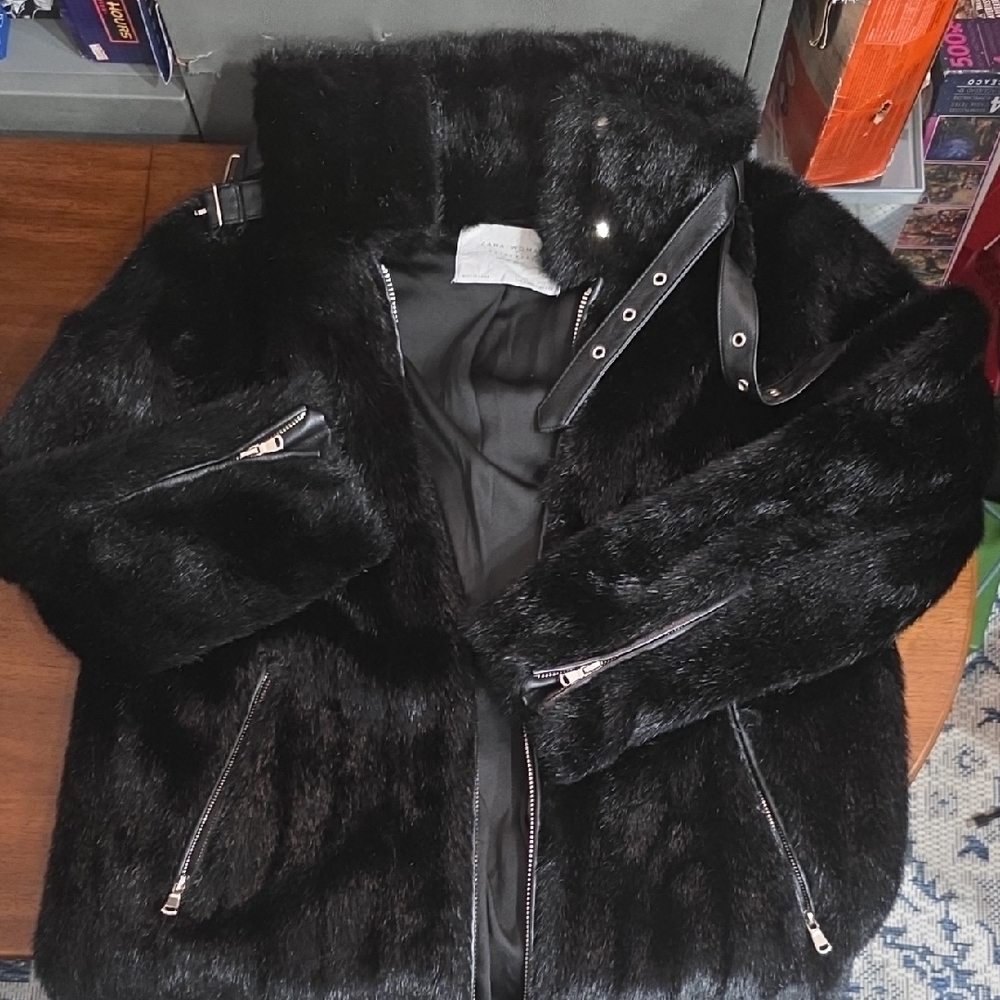 Zara Luxurious Black Faux Fur Jacket